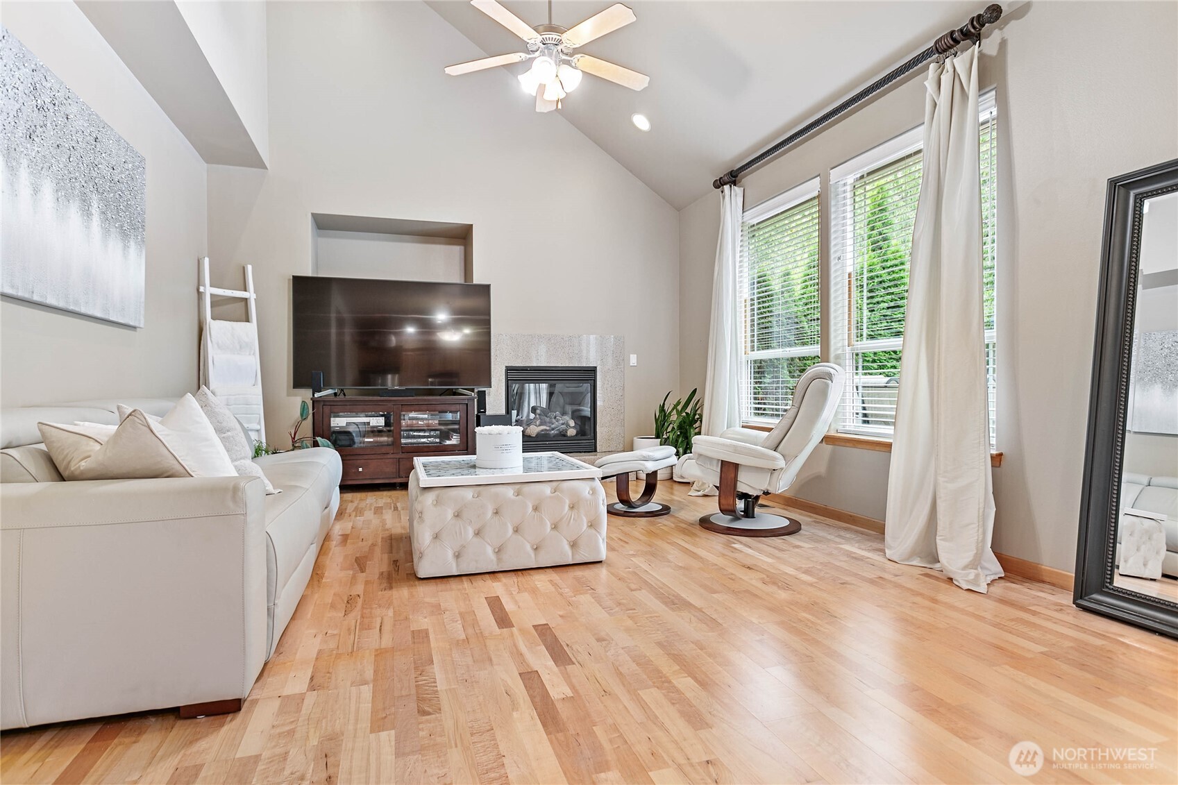 5643 Old Settler Drive Property Photo 4