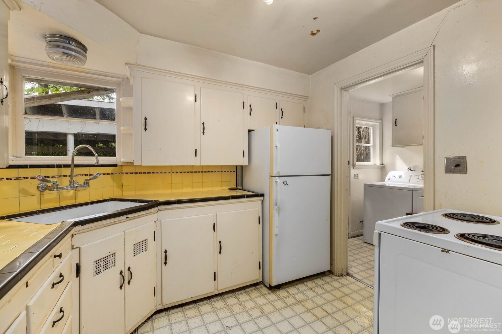9525 7th Avenue Property Photo 3