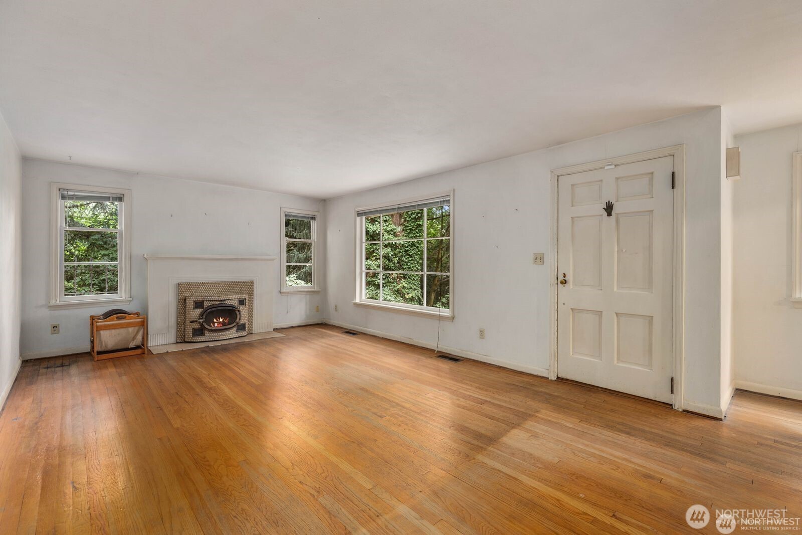 9525 7th Avenue Property Photo 7