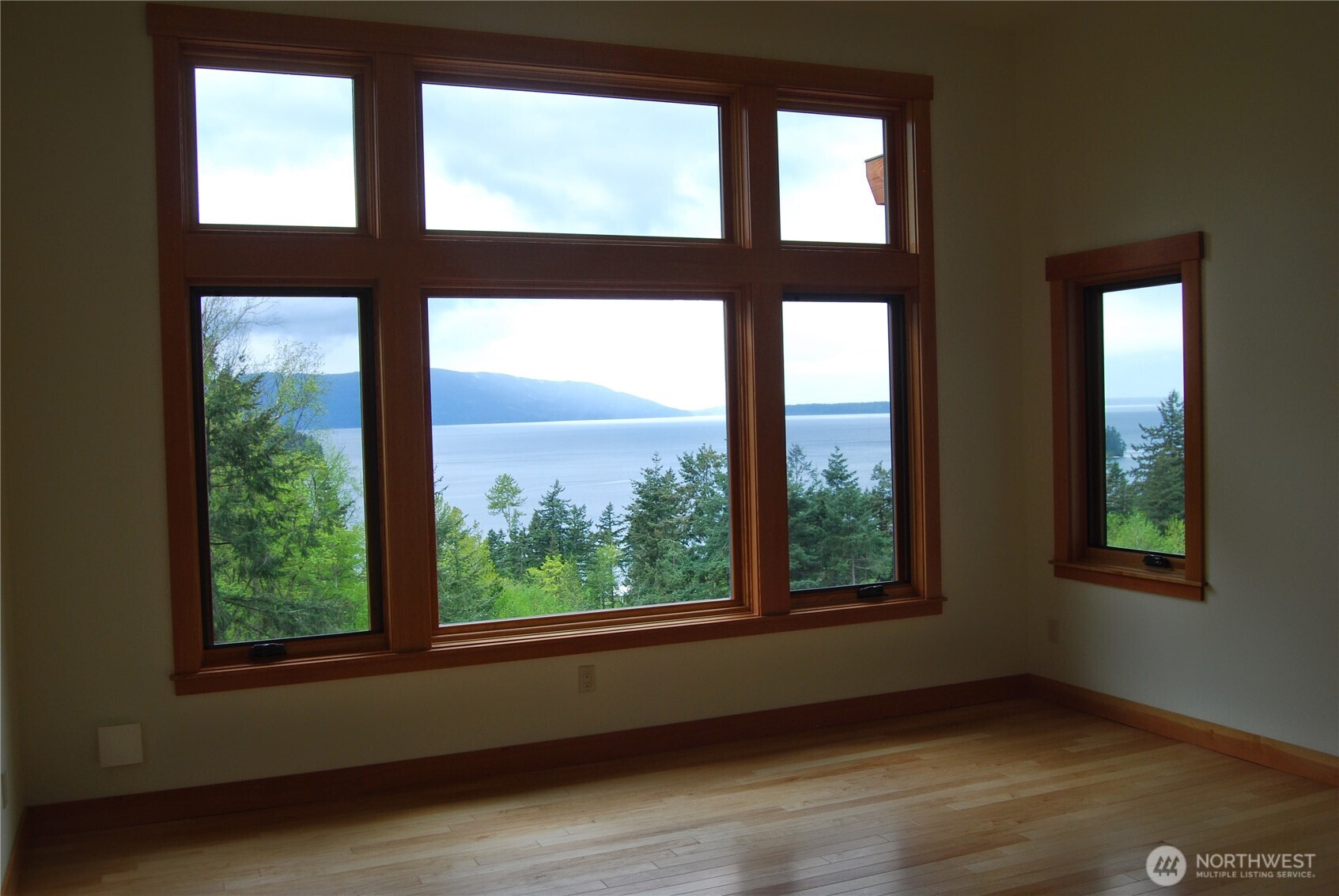 820 Chuckanut Drive Property Photo 3