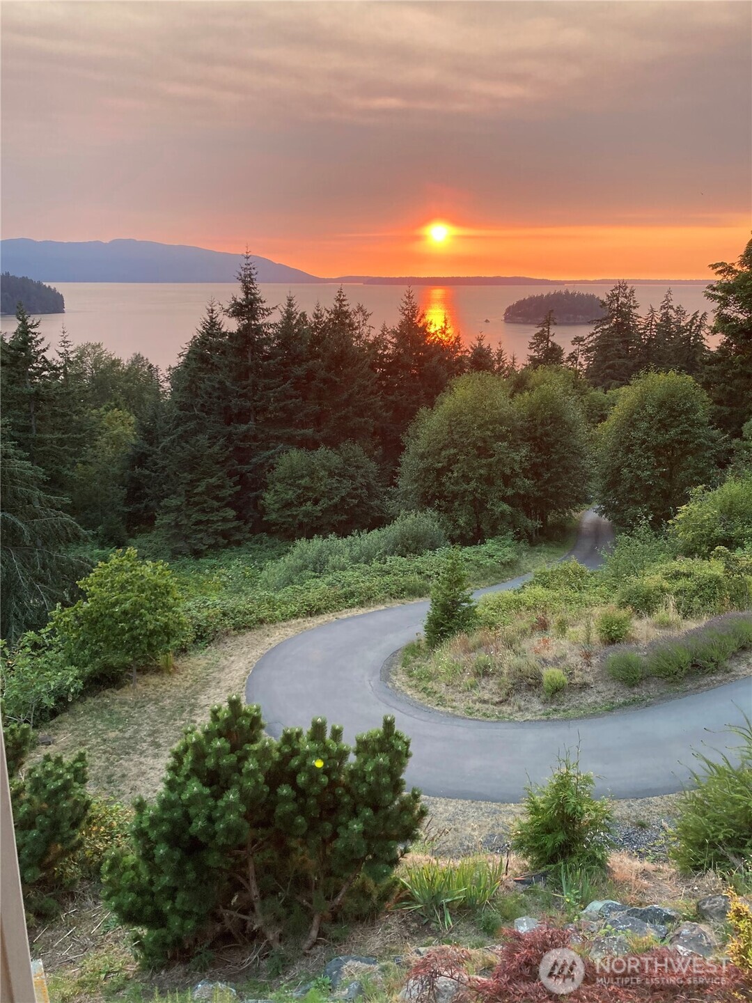 820 Chuckanut Drive Property Photo 4
