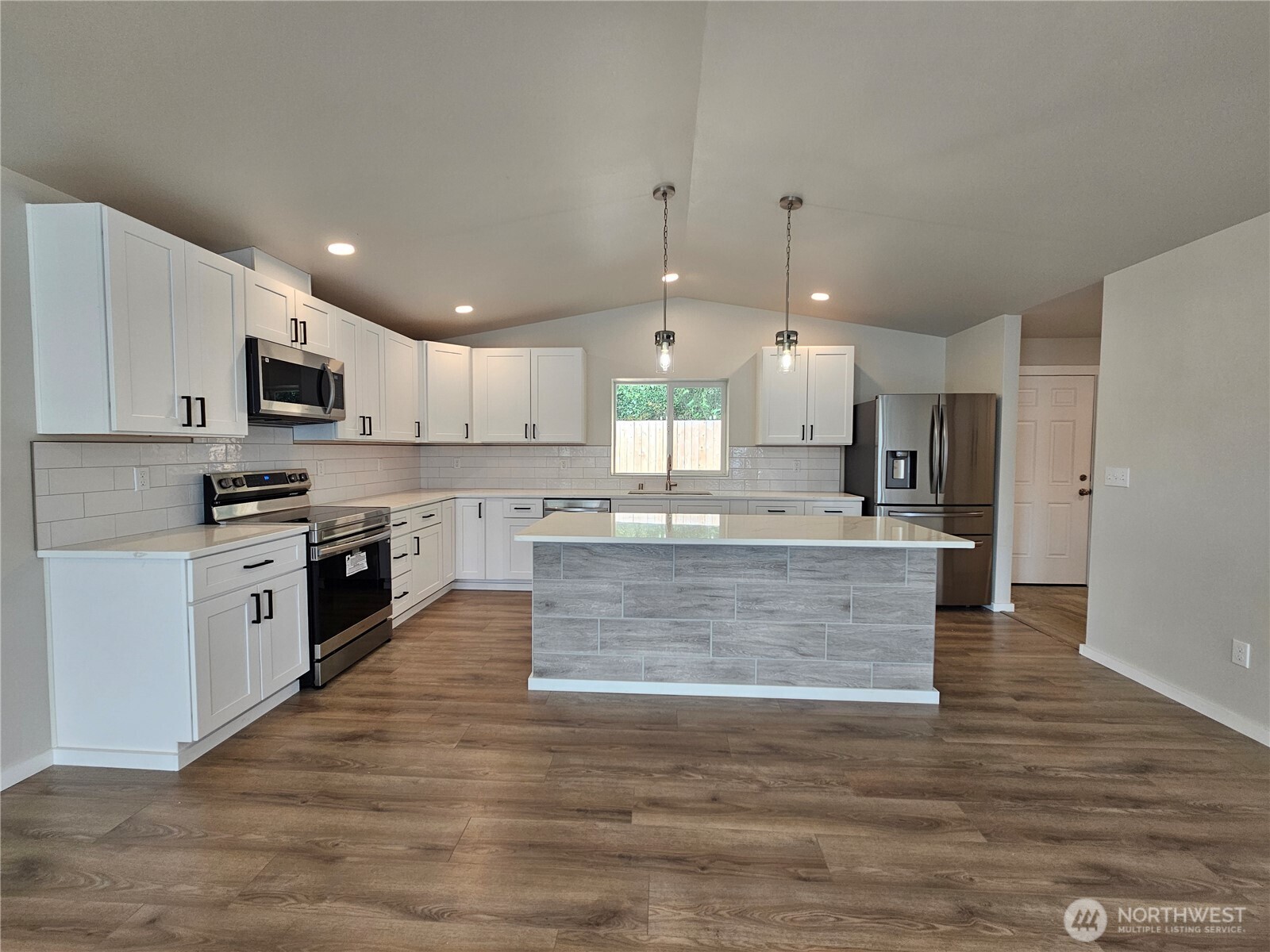 17 Pebble Creek Court Property Photo 8