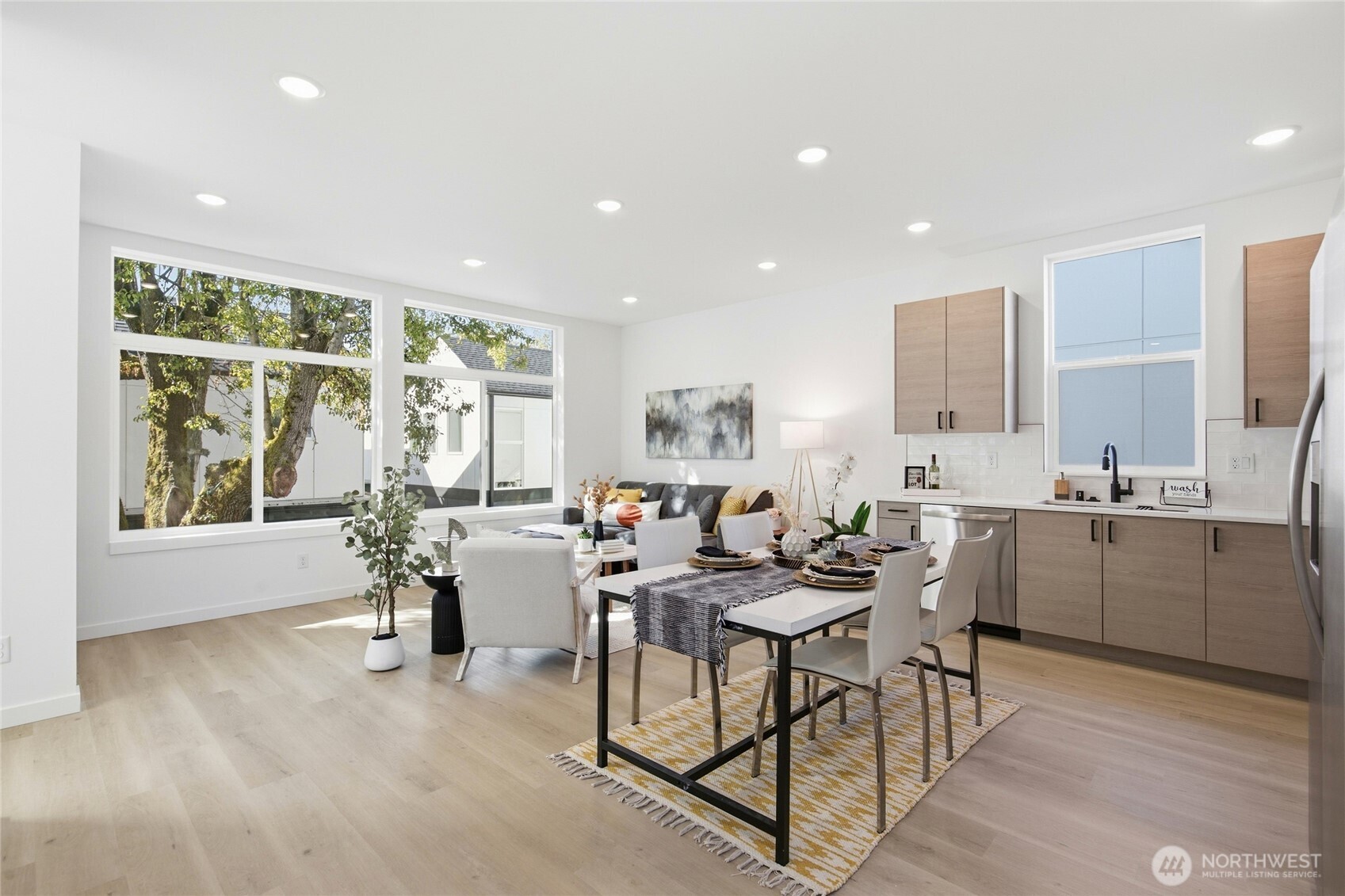 807 S Sullivan Street Property Photo 4