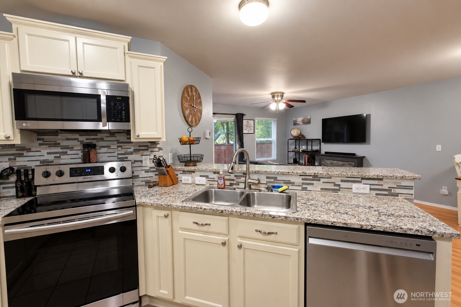 996 G Street Property Photo 4