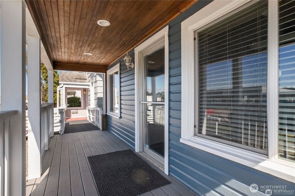 623 W Market Street Property Photo 2