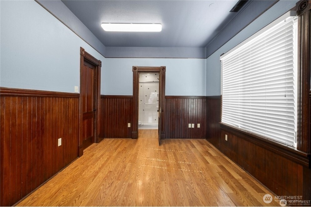623 W Market Street Property Photo 8