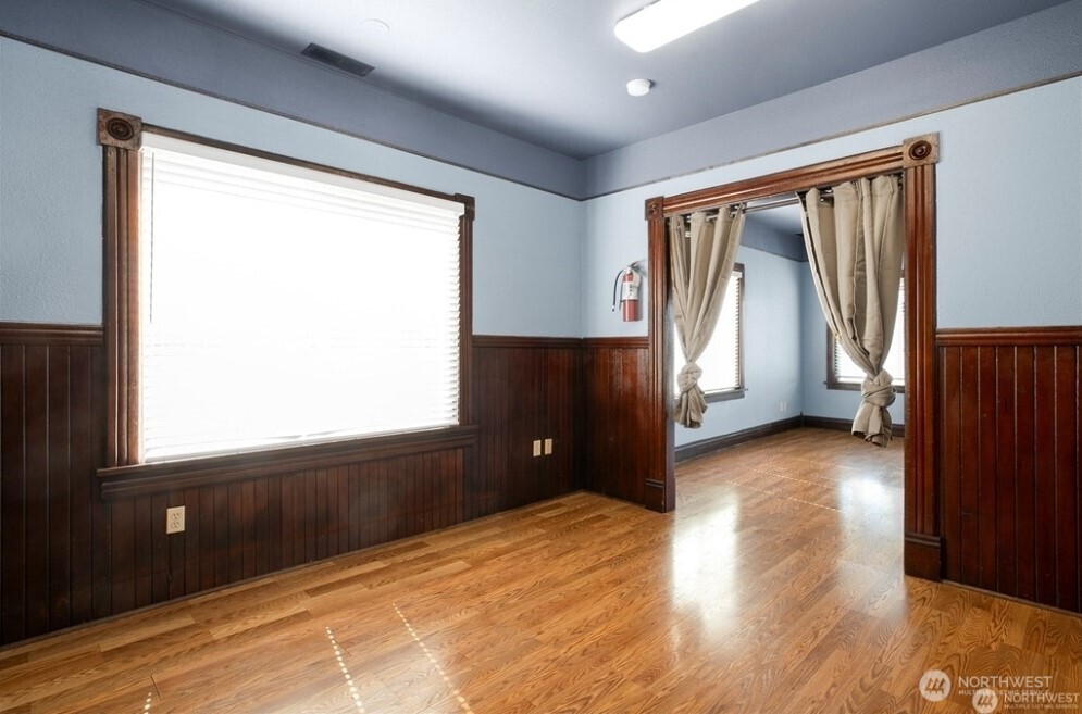 623 W Market Street Property Photo 9