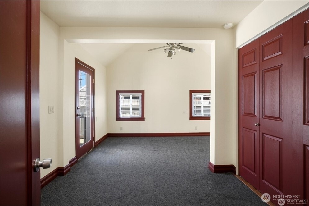 623 W Market Street Property Photo 10