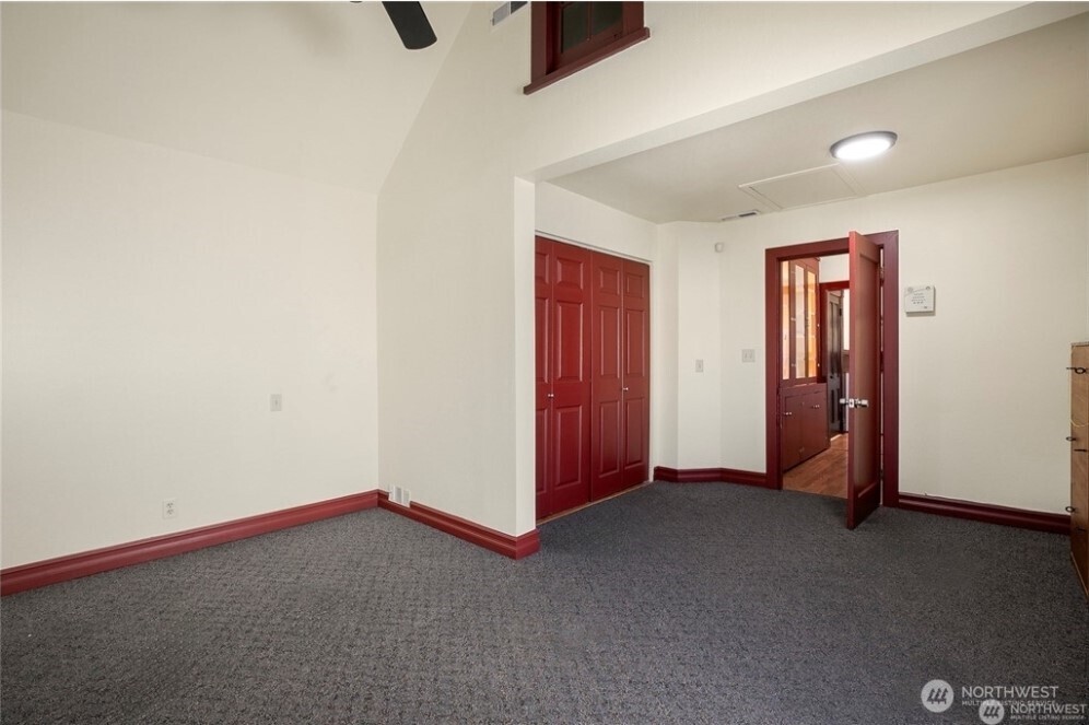 623 W Market Street Property Photo 11