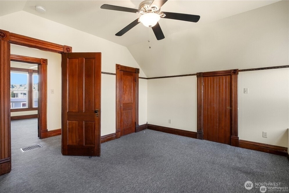 623 W Market Street Property Photo 14