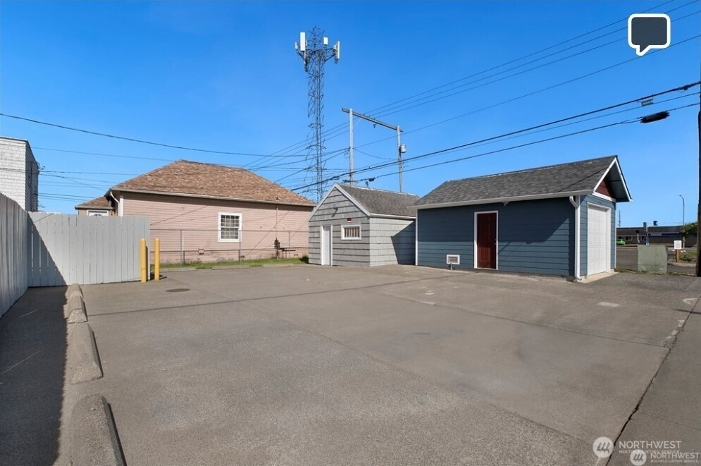 623 W Market Street Property Photo 18