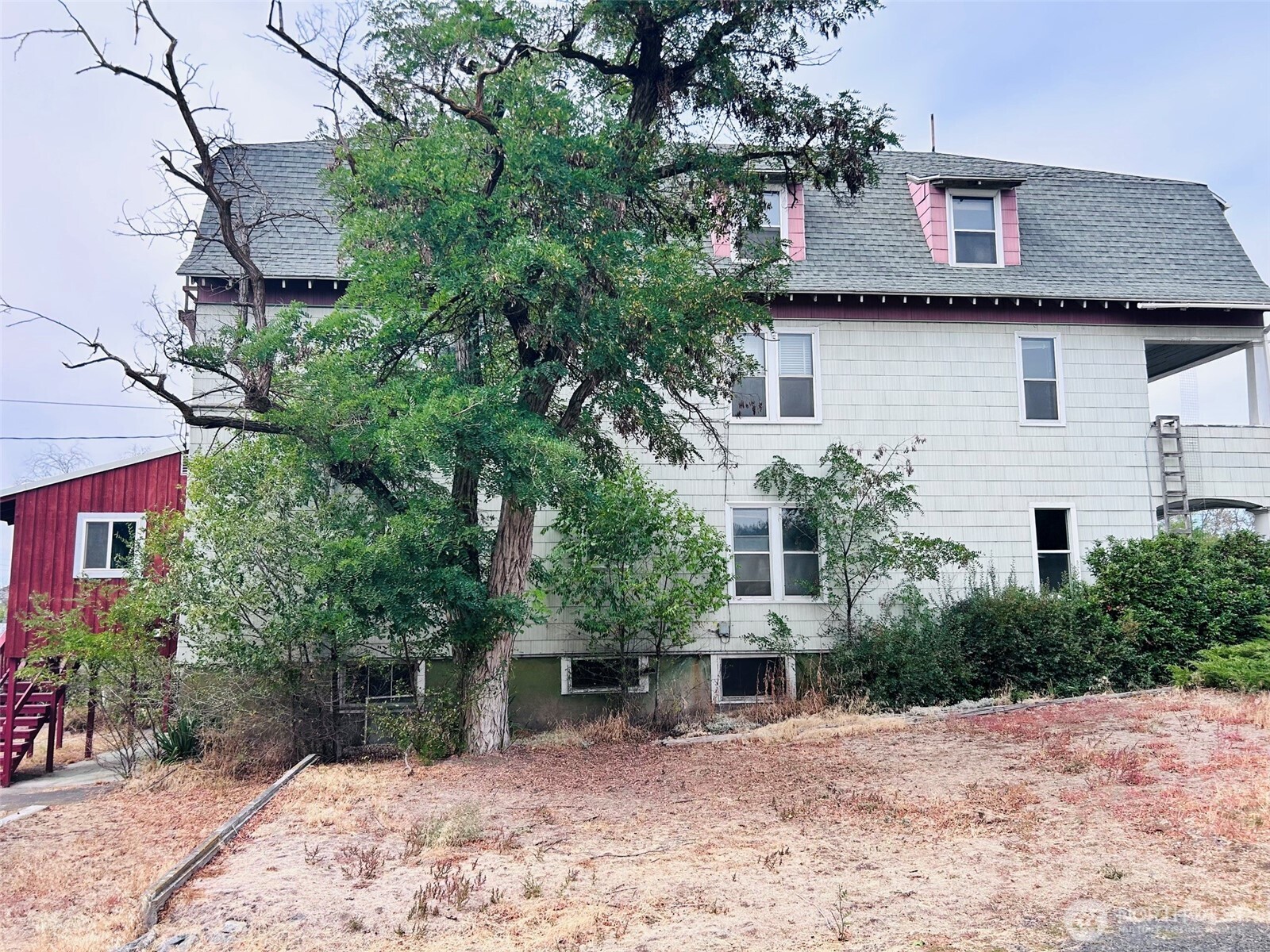 12 E 4th Avenue Property Photo 4
