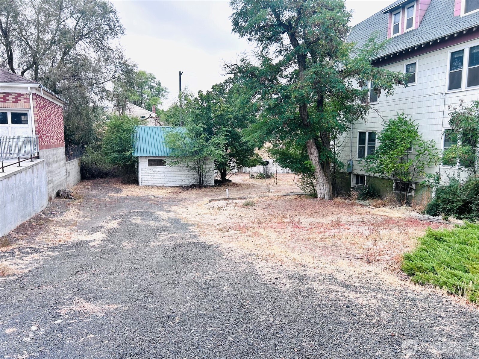 12 E 4th Avenue Property Photo 35