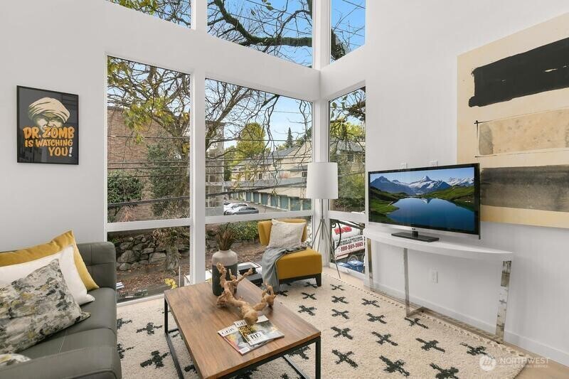 1509 E Olive Street Property Photo 6