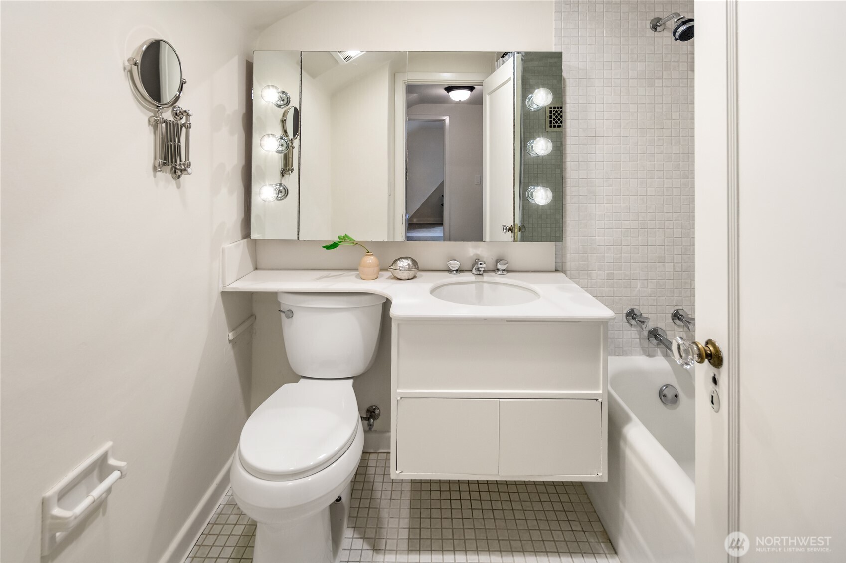 529 Mcgilvra Boulevard Property Photo 19