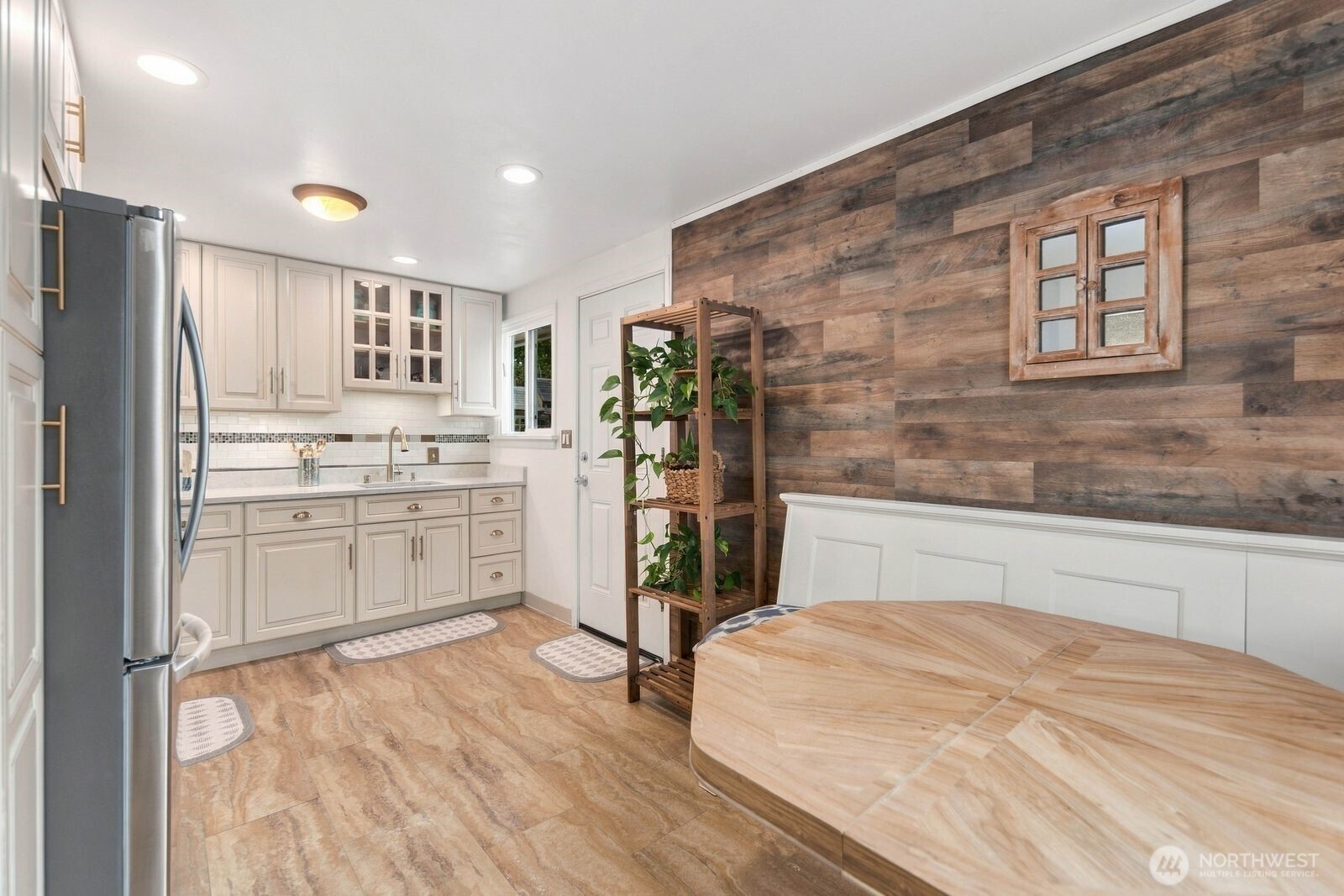 710 107th Place Property Photo 3