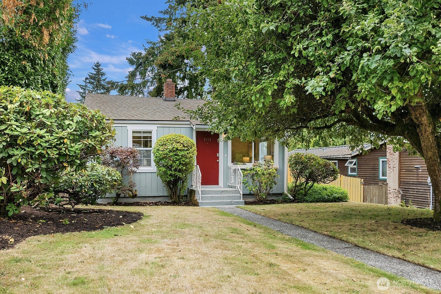 4719 S Pearl Street Property Photo 1