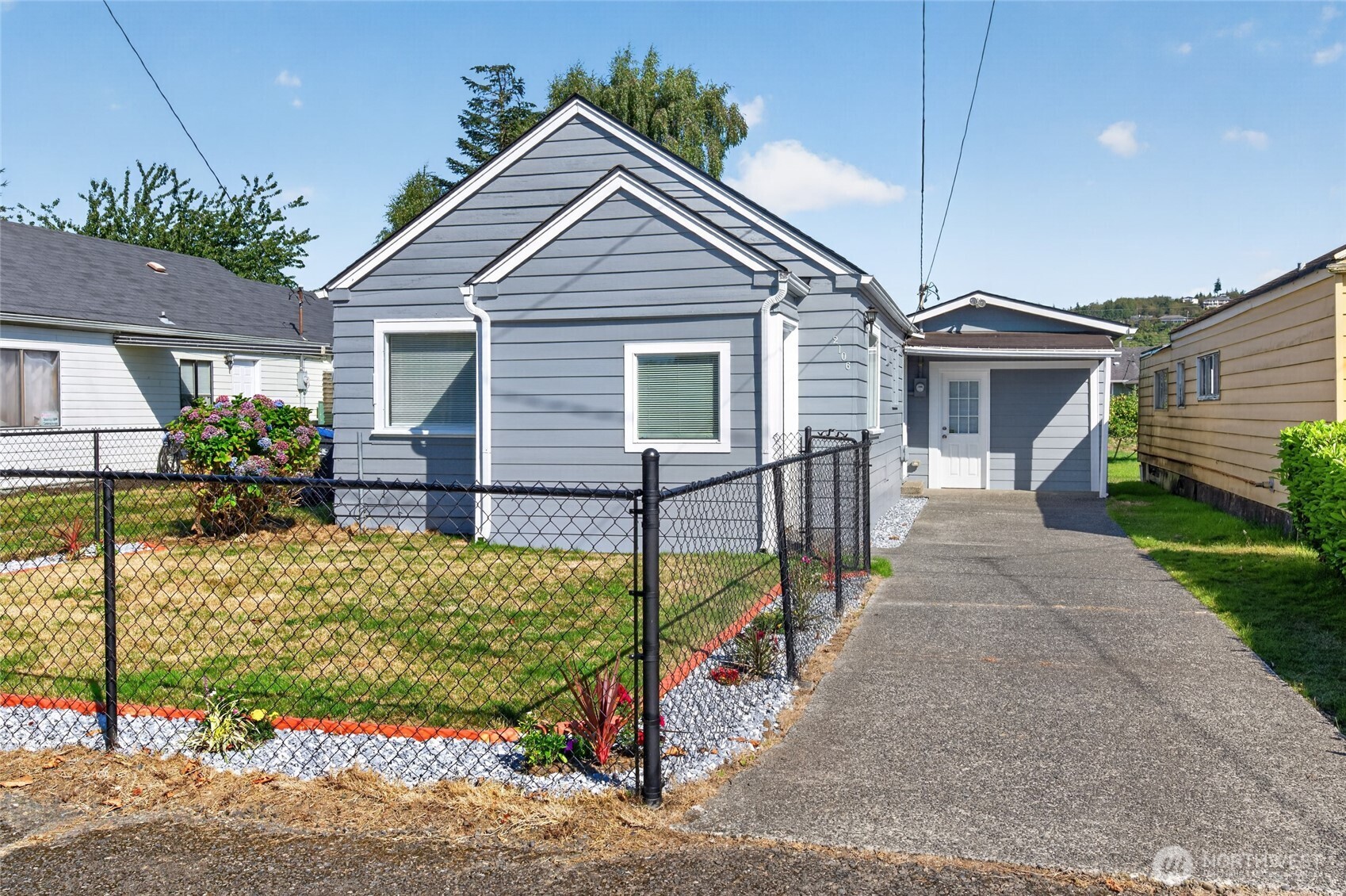 2106 W 2nd Street Property Photo 1