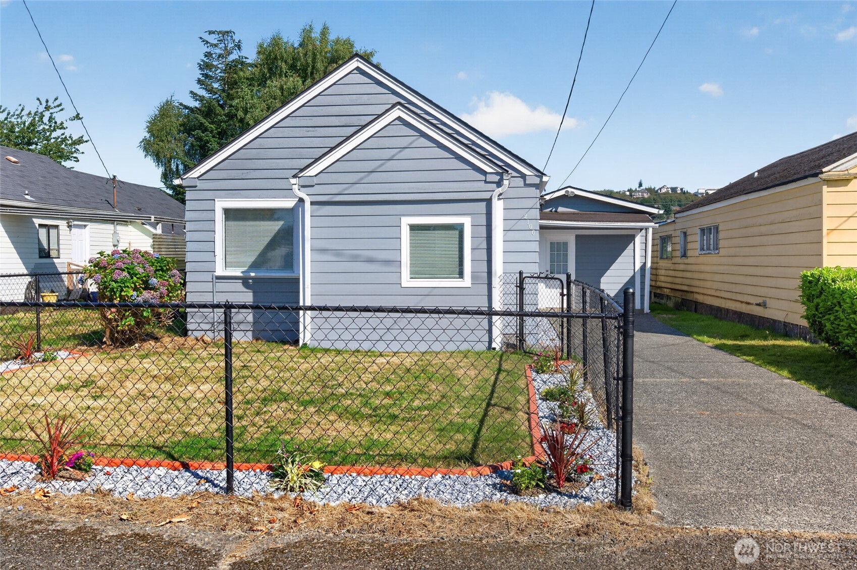2106 W 2nd Street Property Photo 2