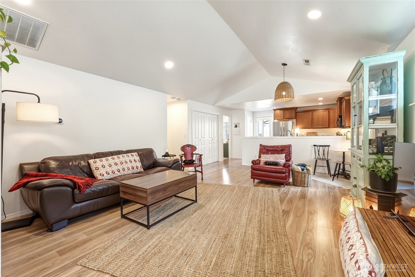 1202 Carver Street Property Photo 5