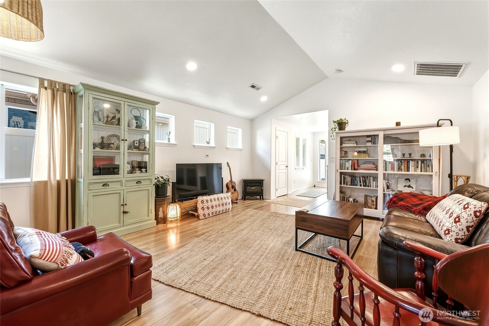 1202 Carver Street Property Photo 6