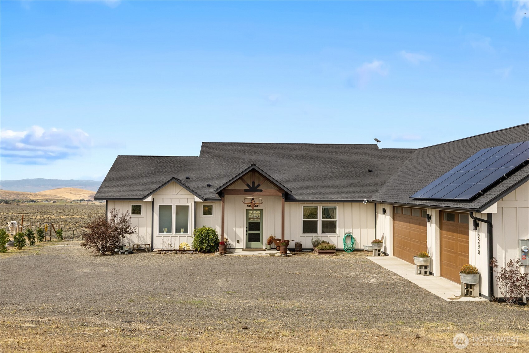 2290 Sage Hills Drive Property Photo 3