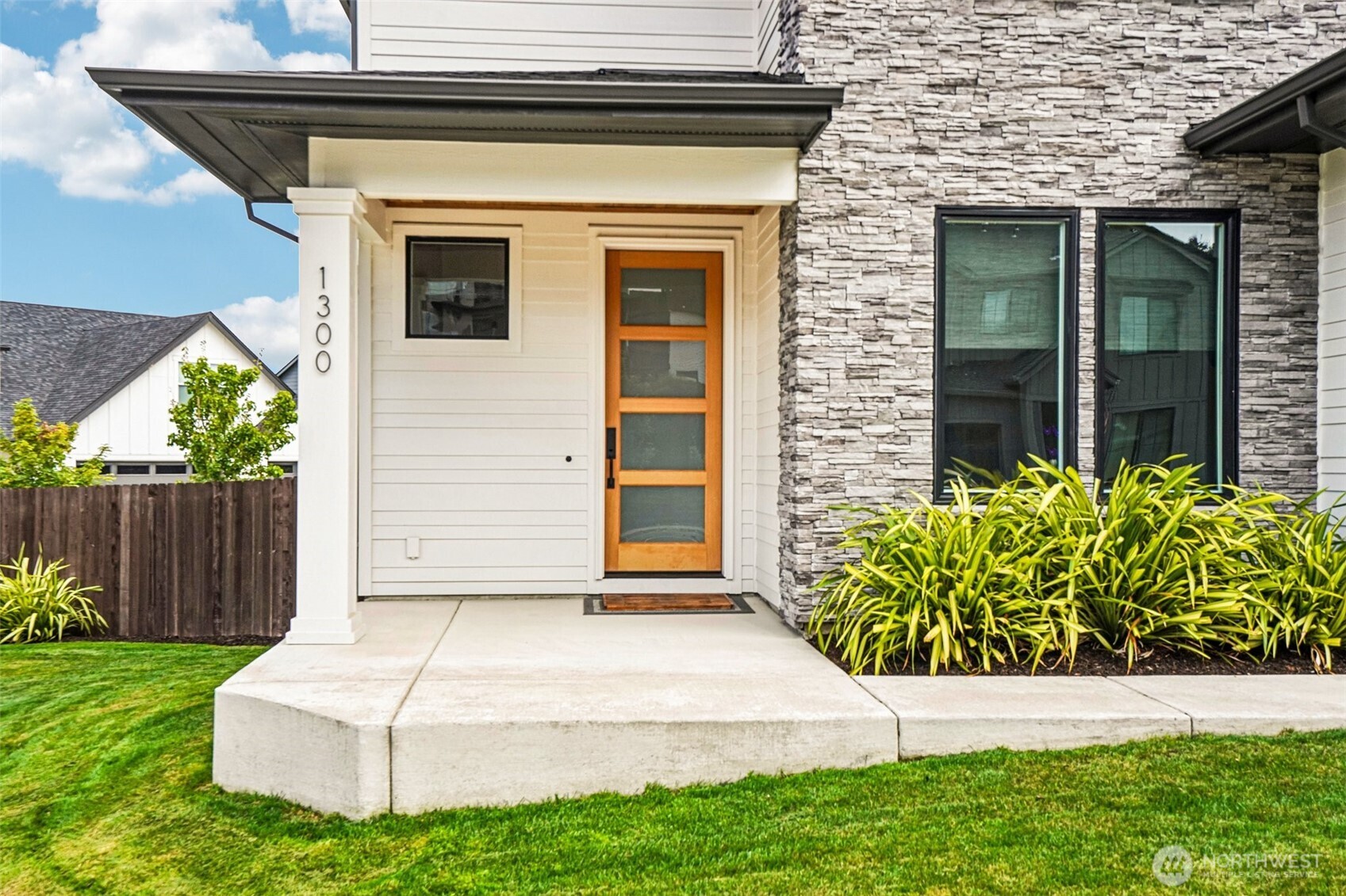 1300 S 41st Place Property Photo 2
