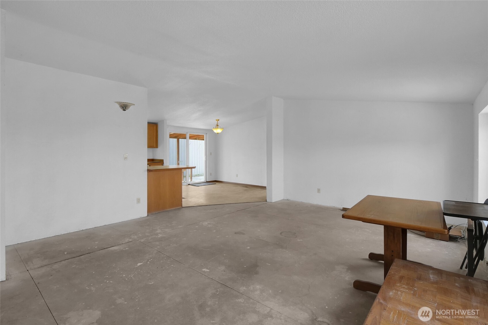 1105 W 4th Avenue Property Photo 7