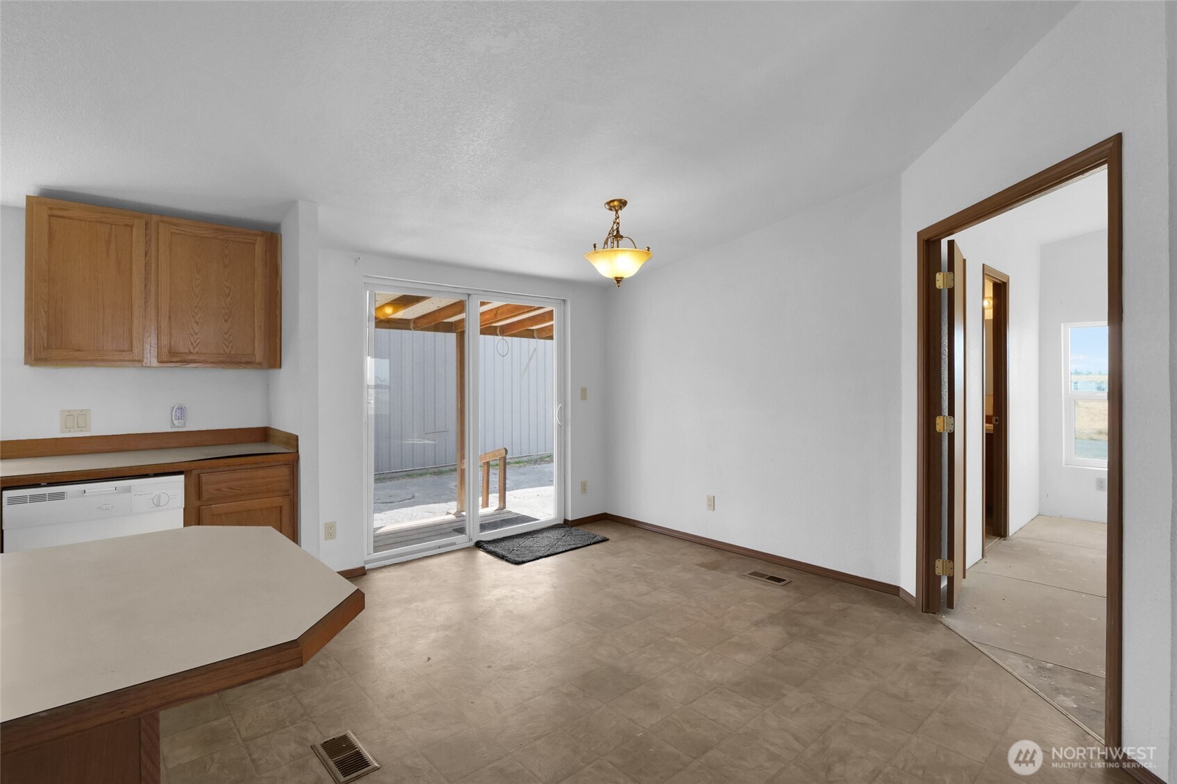 1105 W 4th Avenue Property Photo 11