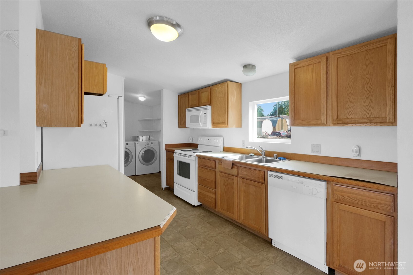 1105 W 4th Avenue Property Photo 14