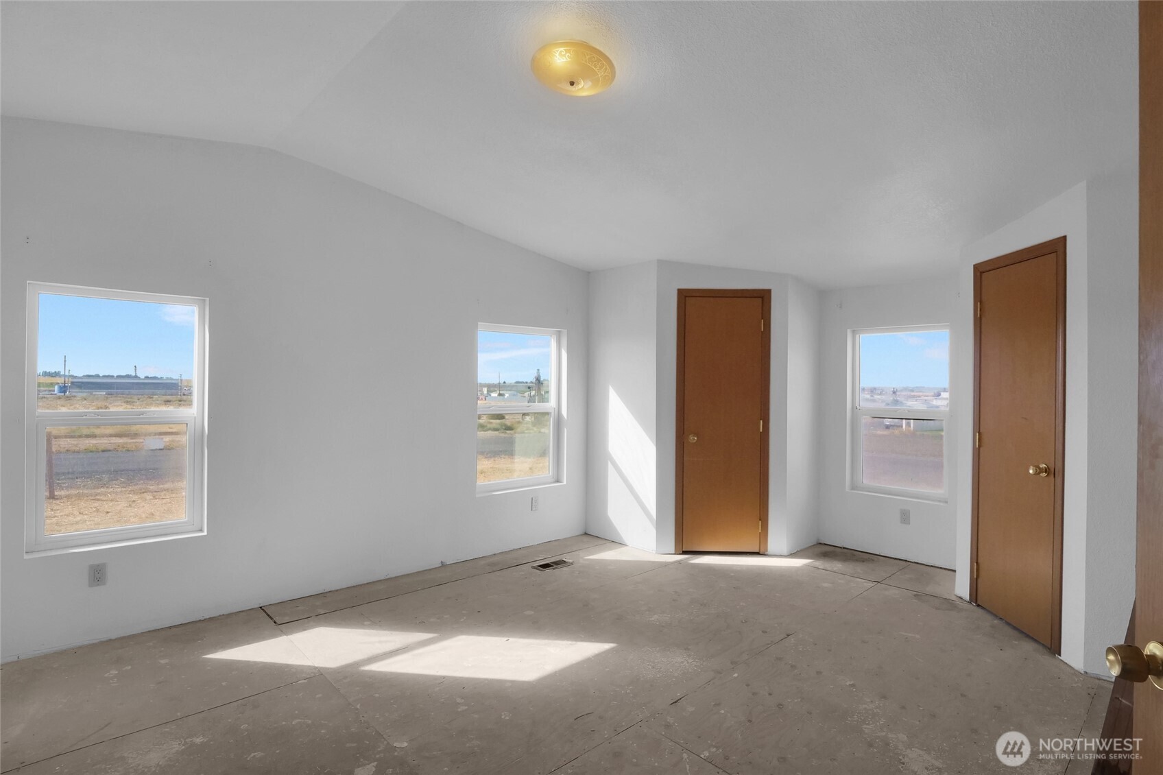 1105 W 4th Avenue Property Photo 17