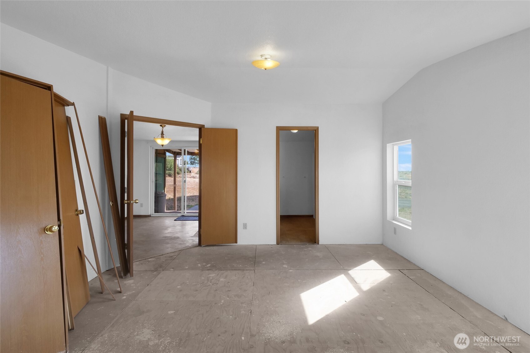 1105 W 4th Avenue Property Photo 19