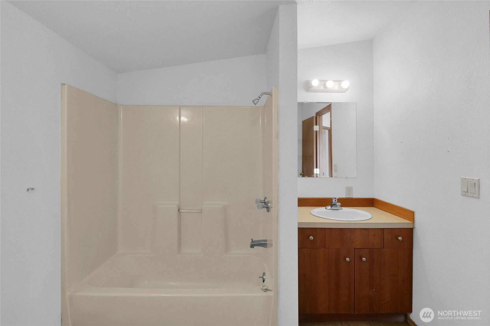 1105 W 4th Avenue Property Photo 21
