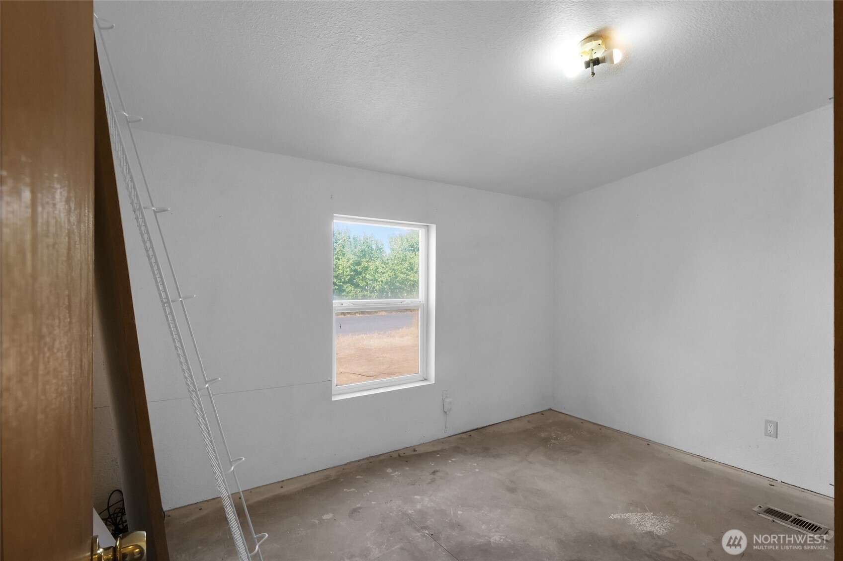 1105 W 4th Avenue Property Photo 24