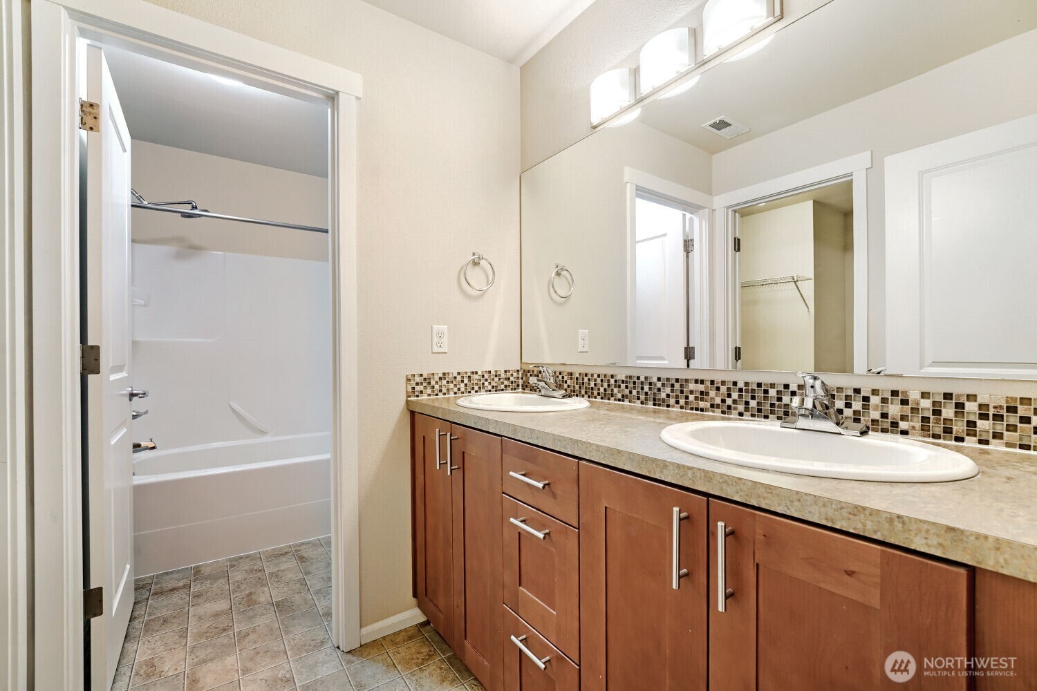 2063 S 263rd Street Property Photo 15