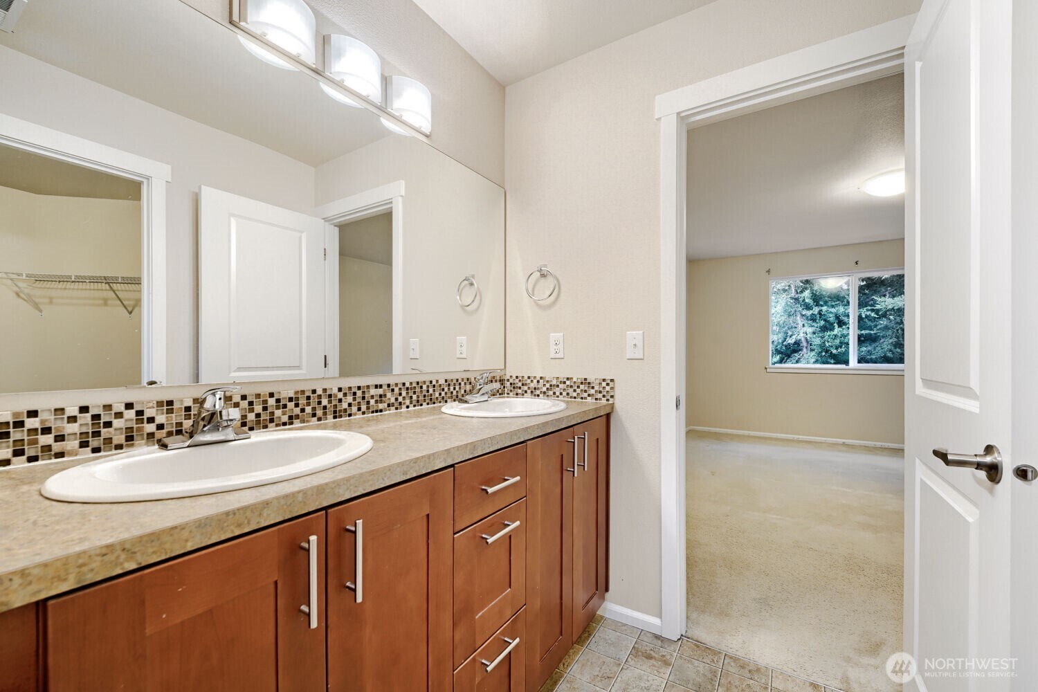 2063 S 263rd Street Property Photo 18
