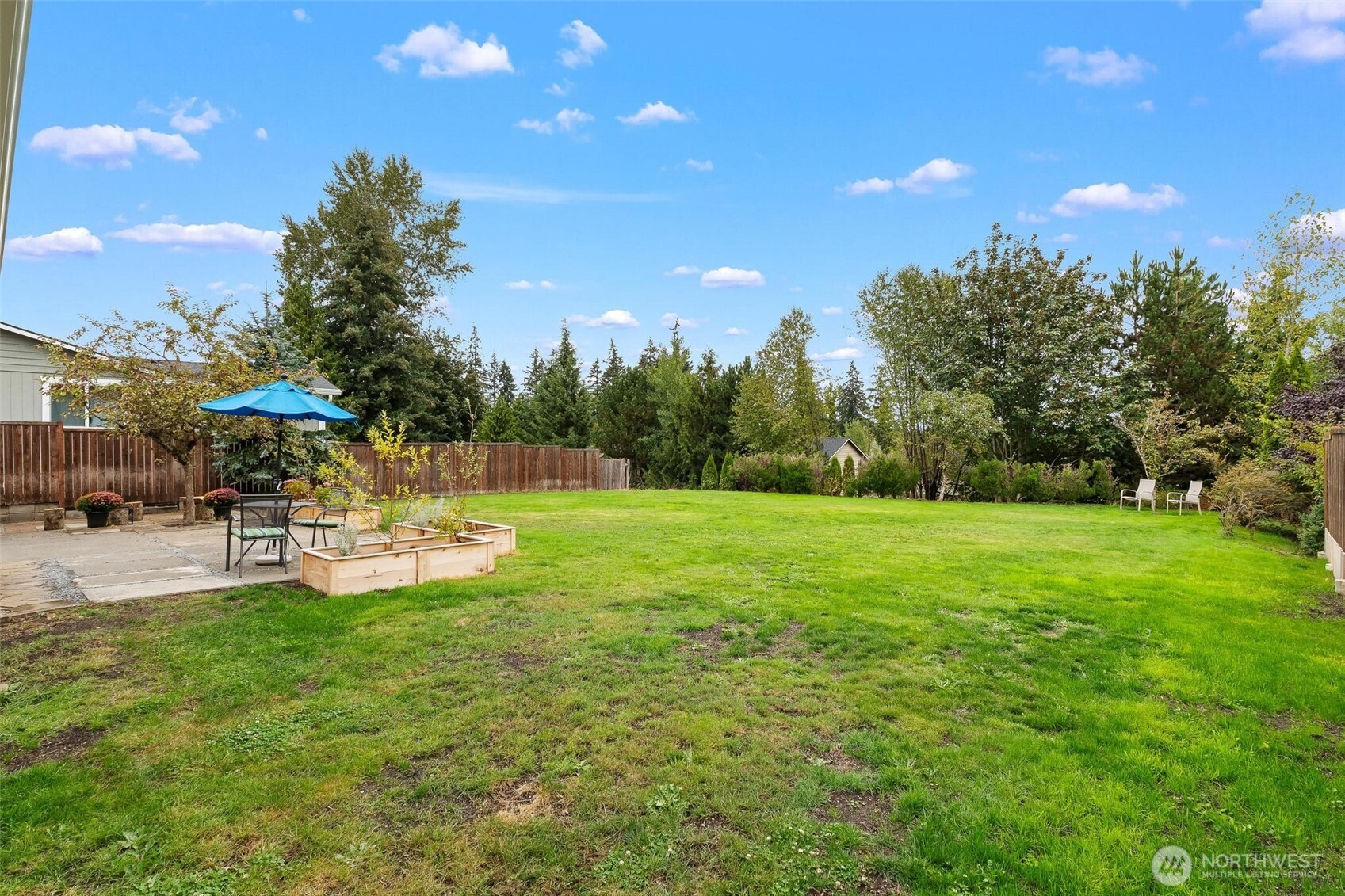 10229 27th Drive Property Photo 6