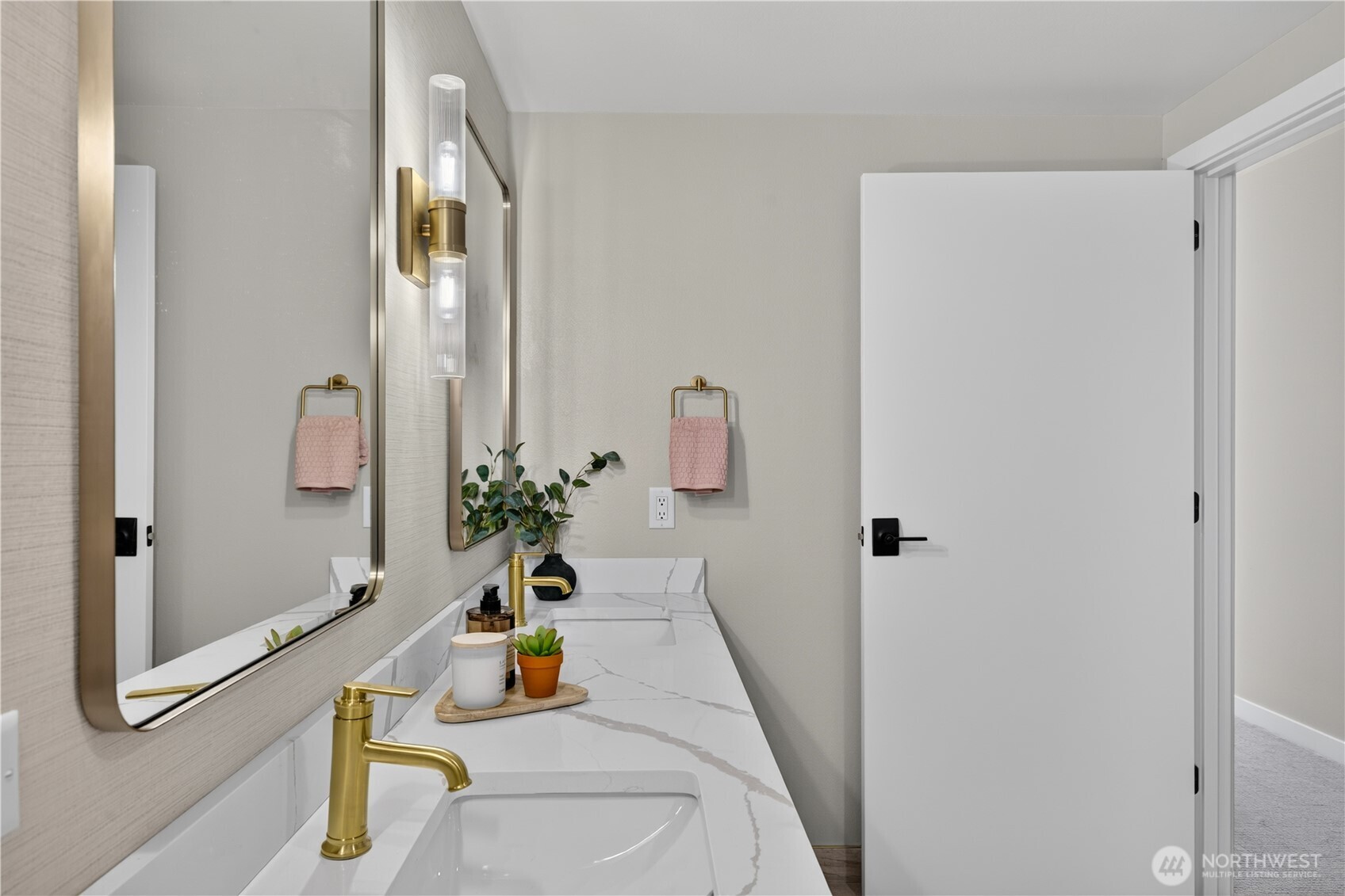 306 Center Street 301 Property Photo 14