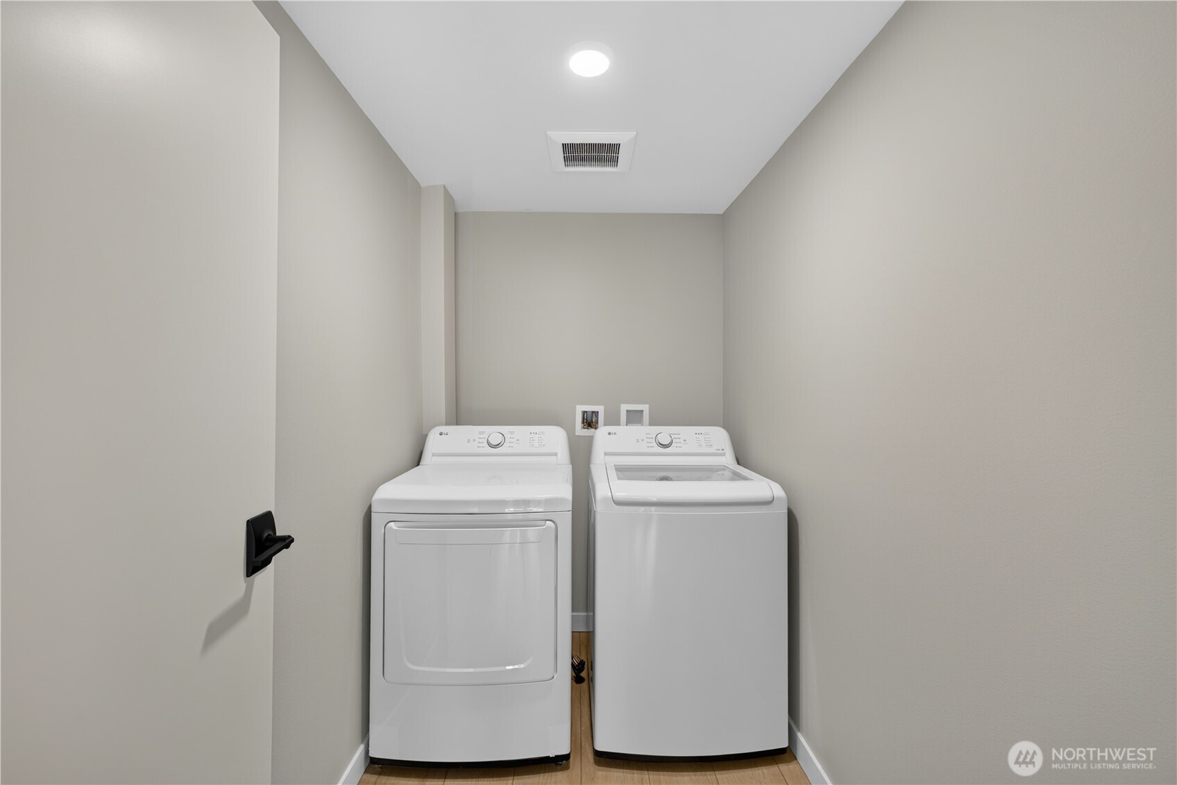 306 Center Street 301 Property Photo 20