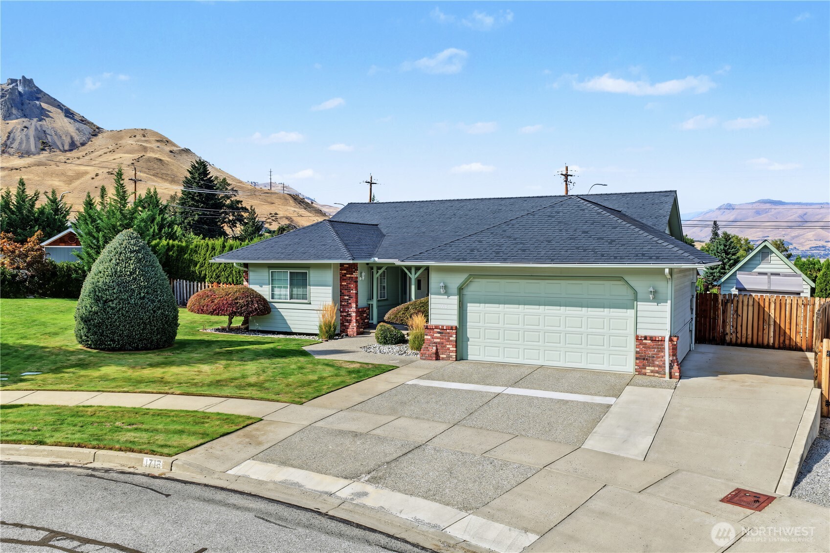 1716 Windsor Court Property Photo 1