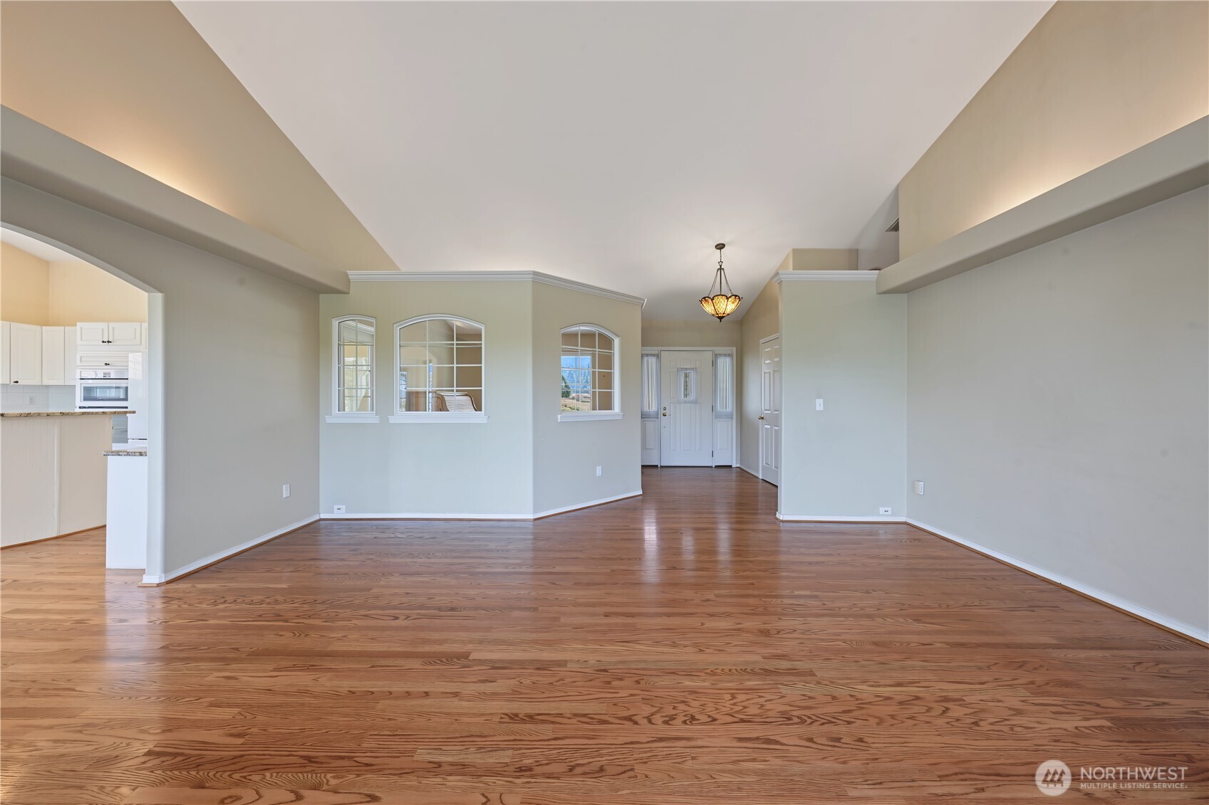 1716 Windsor Court Property Photo 4