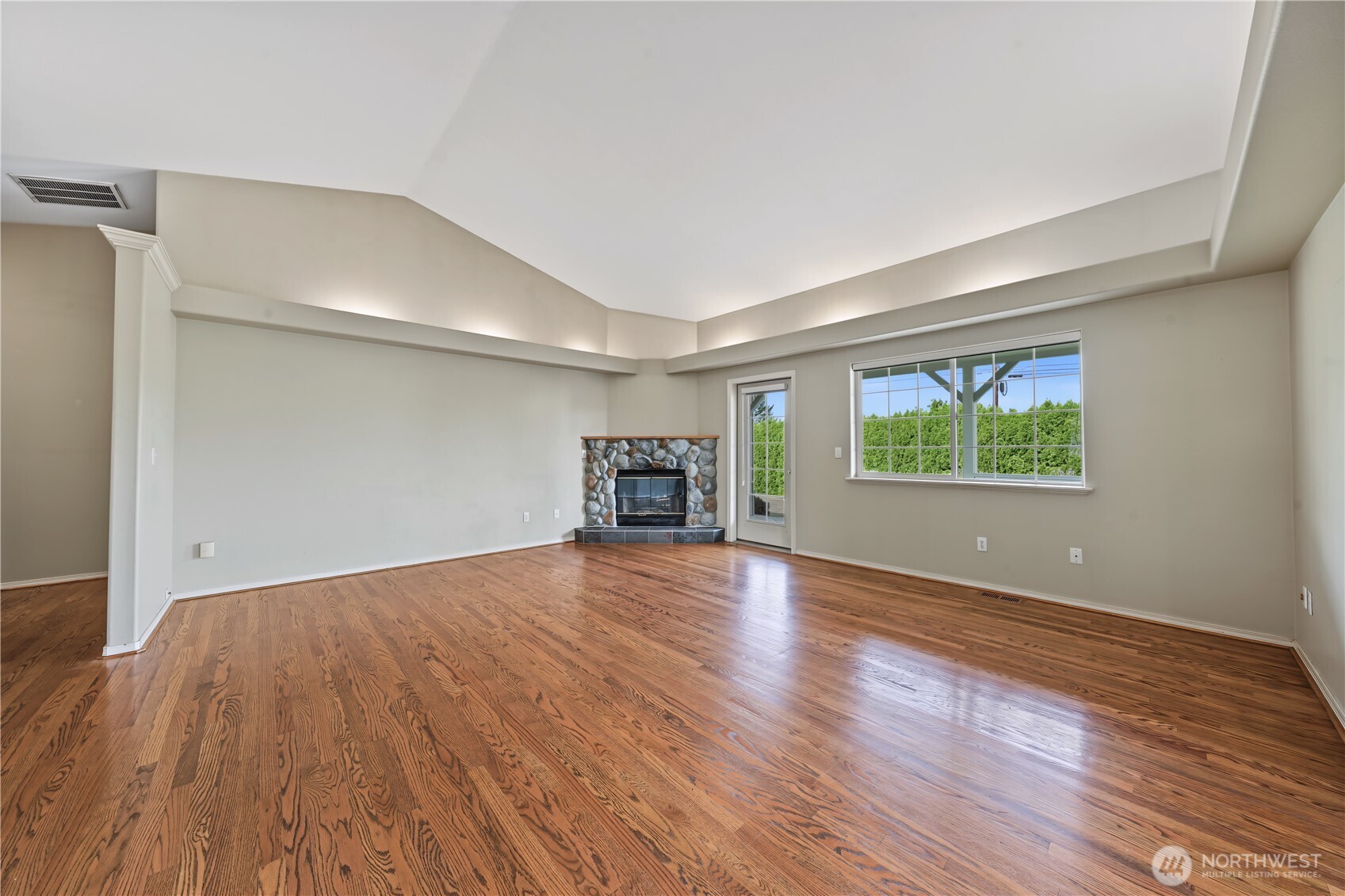 1716 Windsor Court Property Photo 7