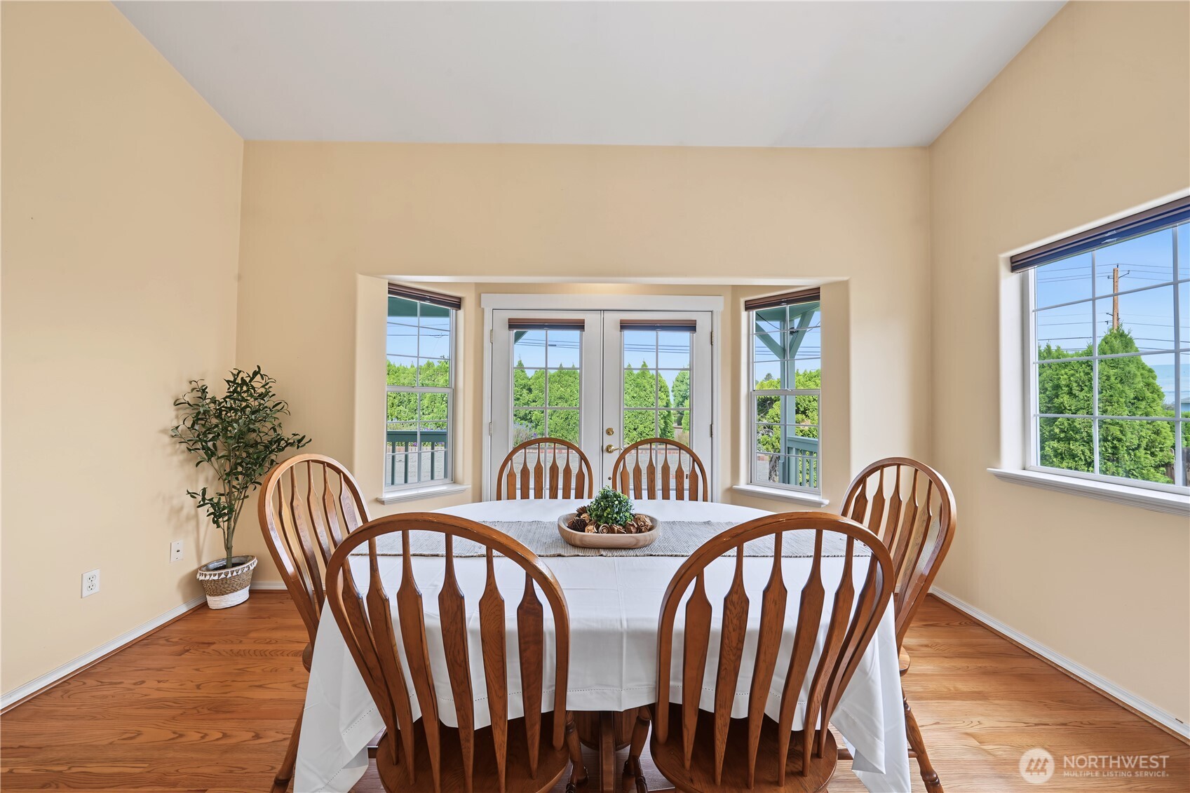 1716 Windsor Court Property Photo 11