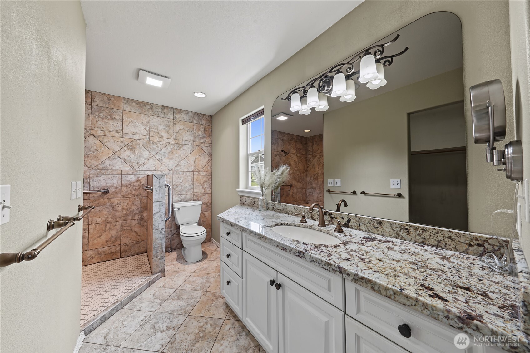 1716 Windsor Court Property Photo 24