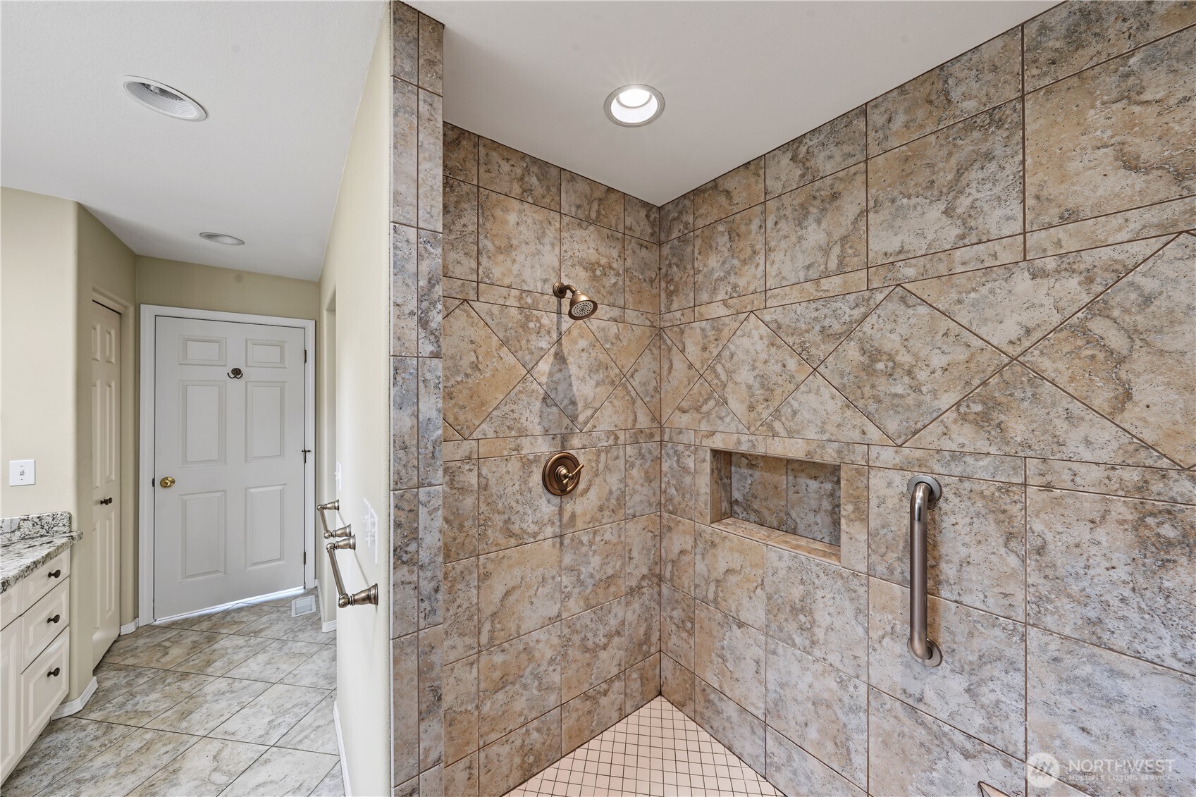 1716 Windsor Court Property Photo 25