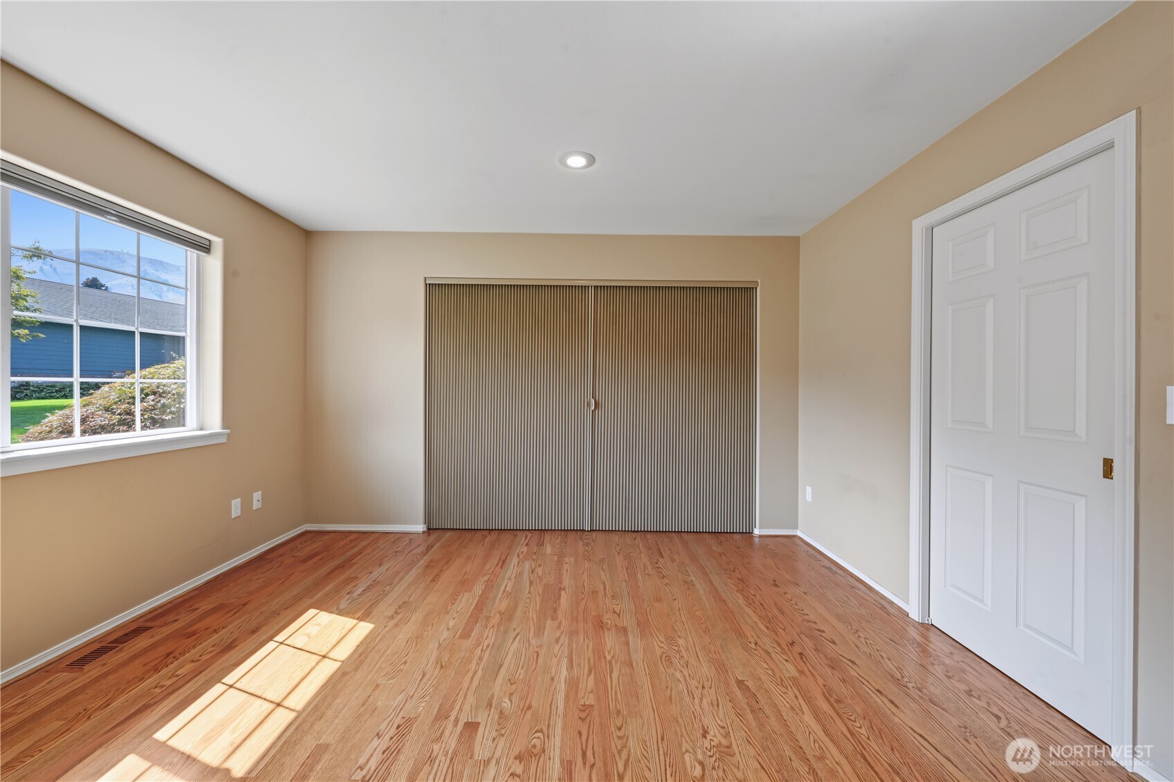 1716 Windsor Court Property Photo 27