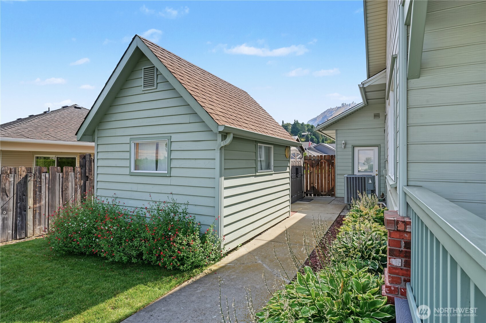 1716 Windsor Court Property Photo 35