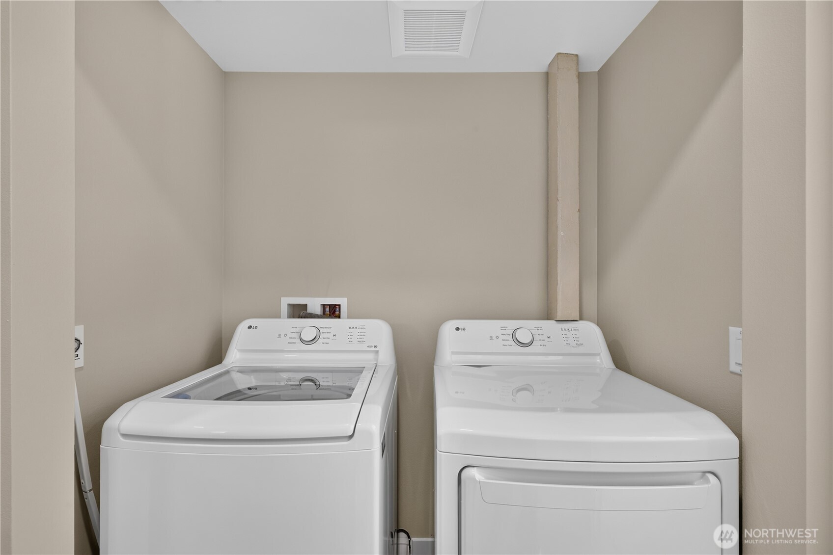 306 Center Street 304 Property Photo 24