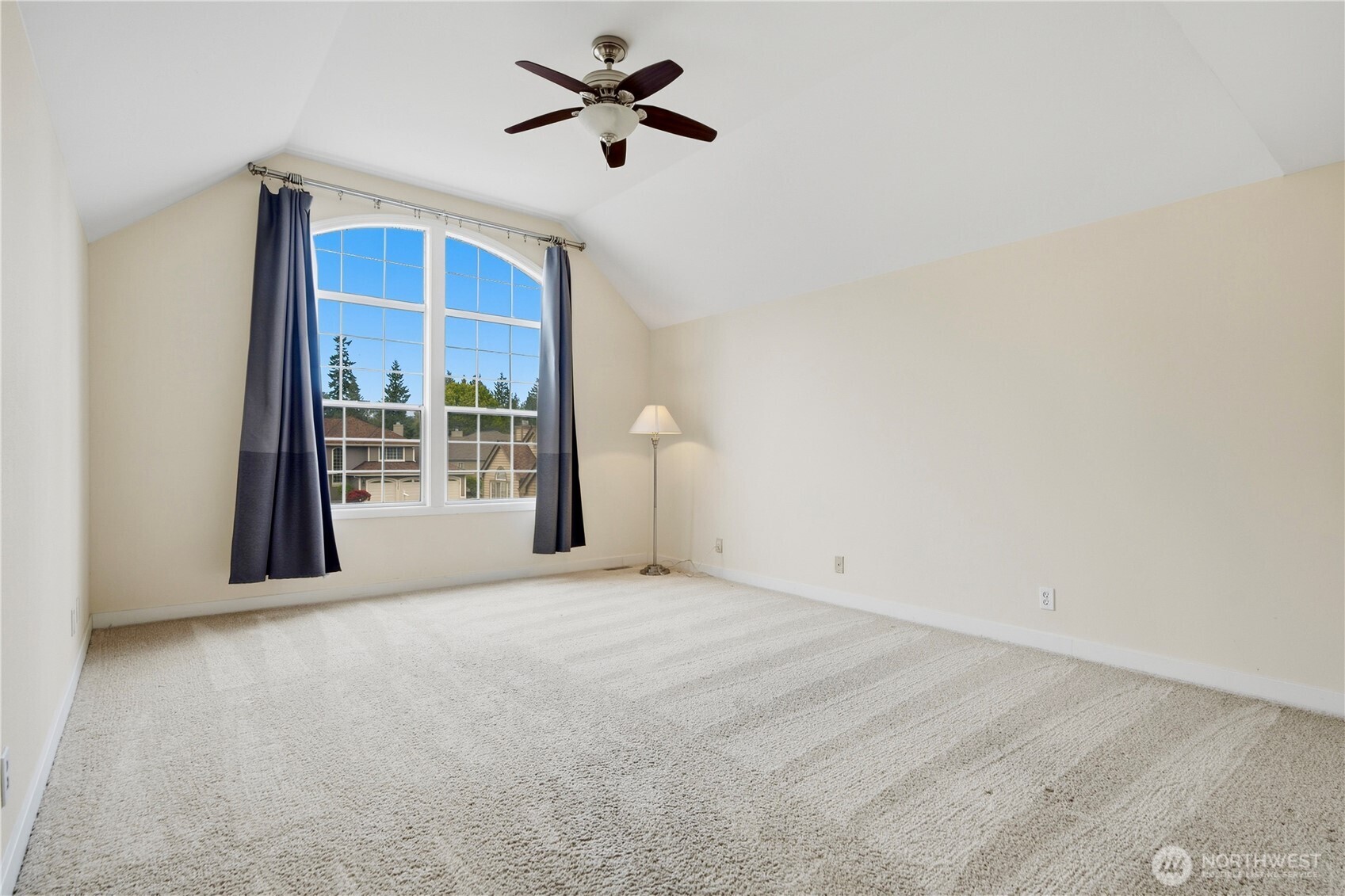 12715 52nd Place Property Photo 20
