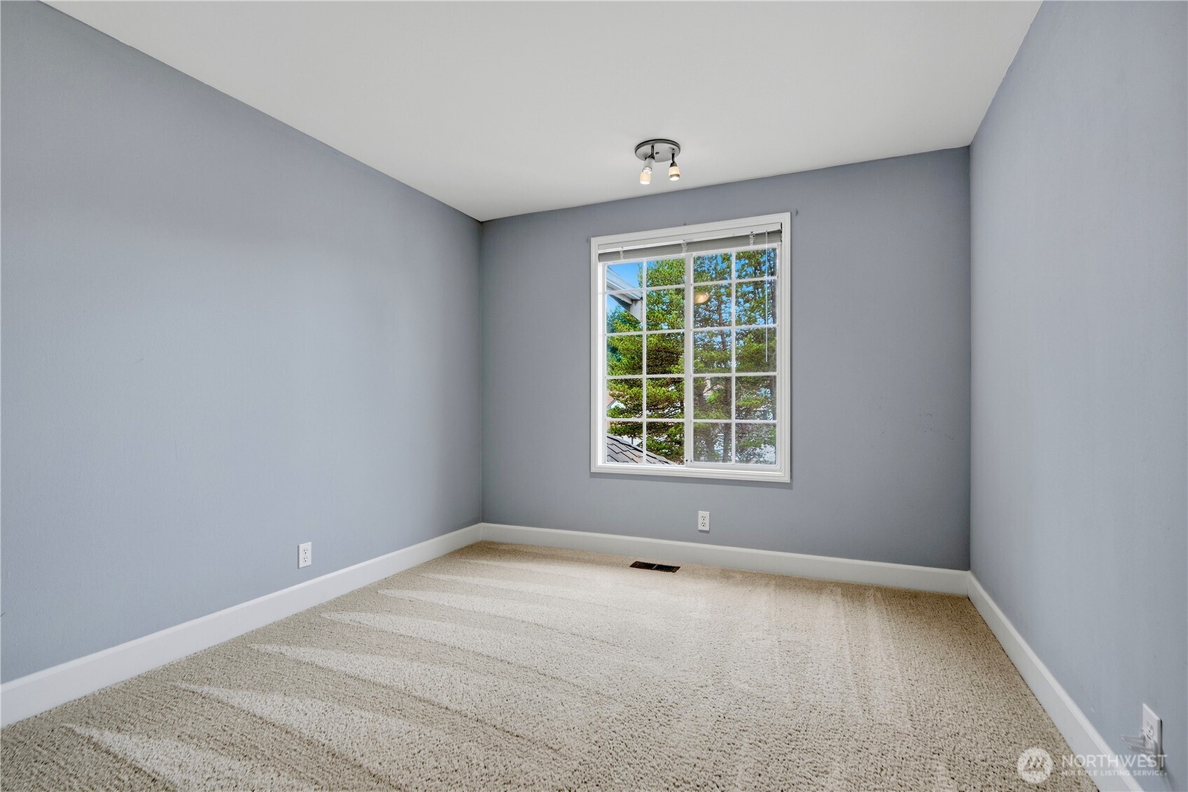 12715 52nd Place Property Photo 28
